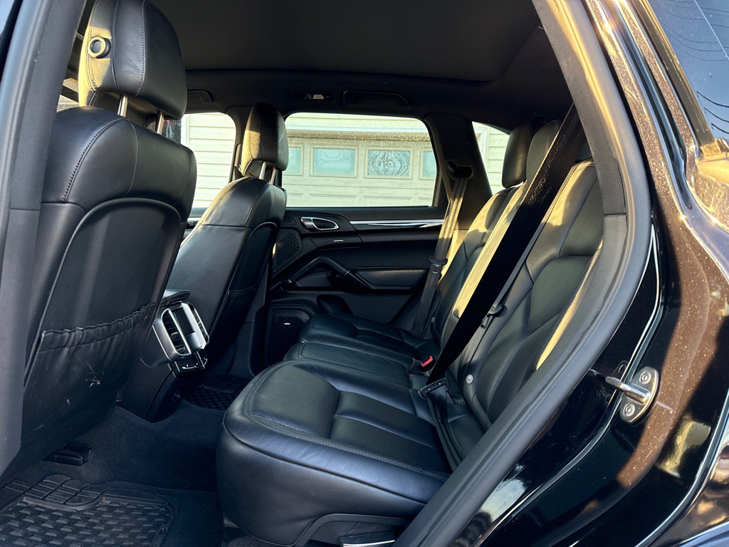2016 Porsche Cayenne Image 20