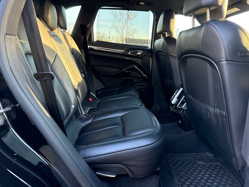 2016 Porsche Cayenne Image 21