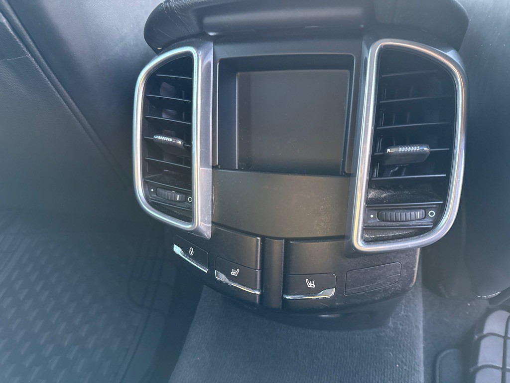 2016 Porsche Cayenne Image 22