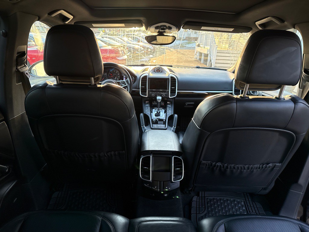 2016 Porsche Cayenne Image 23