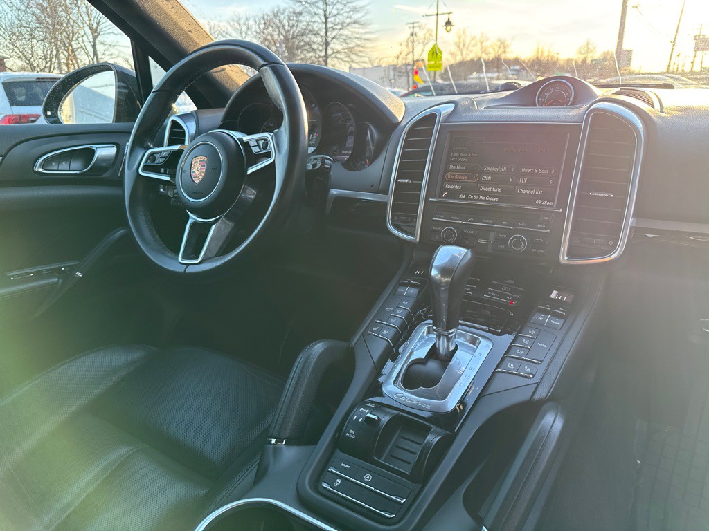 2016 Porsche Cayenne Image 25
