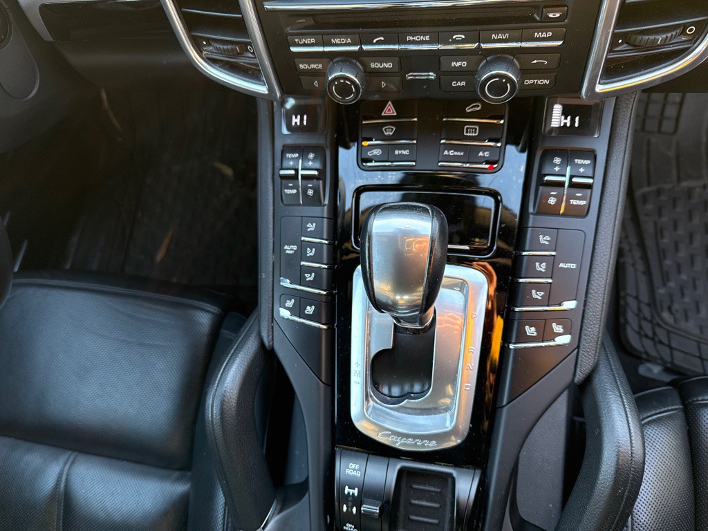 2016 Porsche Cayenne Image 26