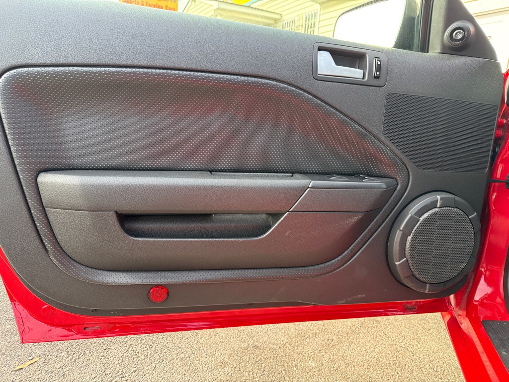 2007 Ford Mustang Image 13