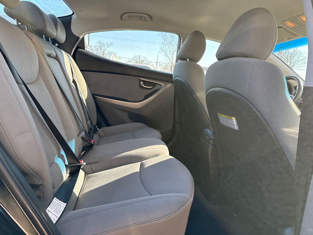 2013 Hyundai Elantra Image 8