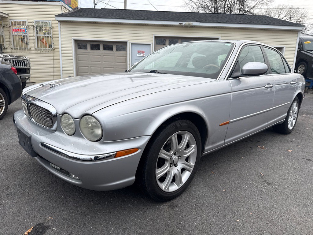 2004 Jaguar XJ Image 2