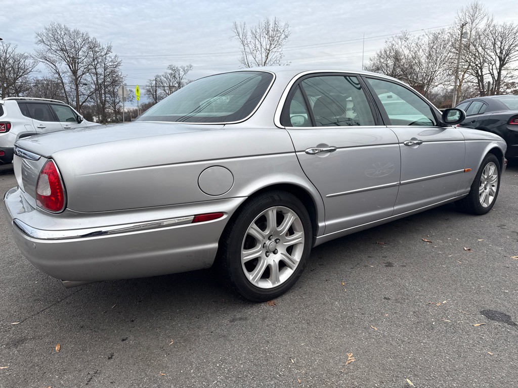 2004 Jaguar XJ Image 6
