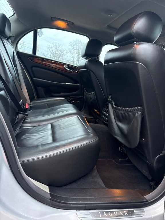 2004 Jaguar XJ Image 7