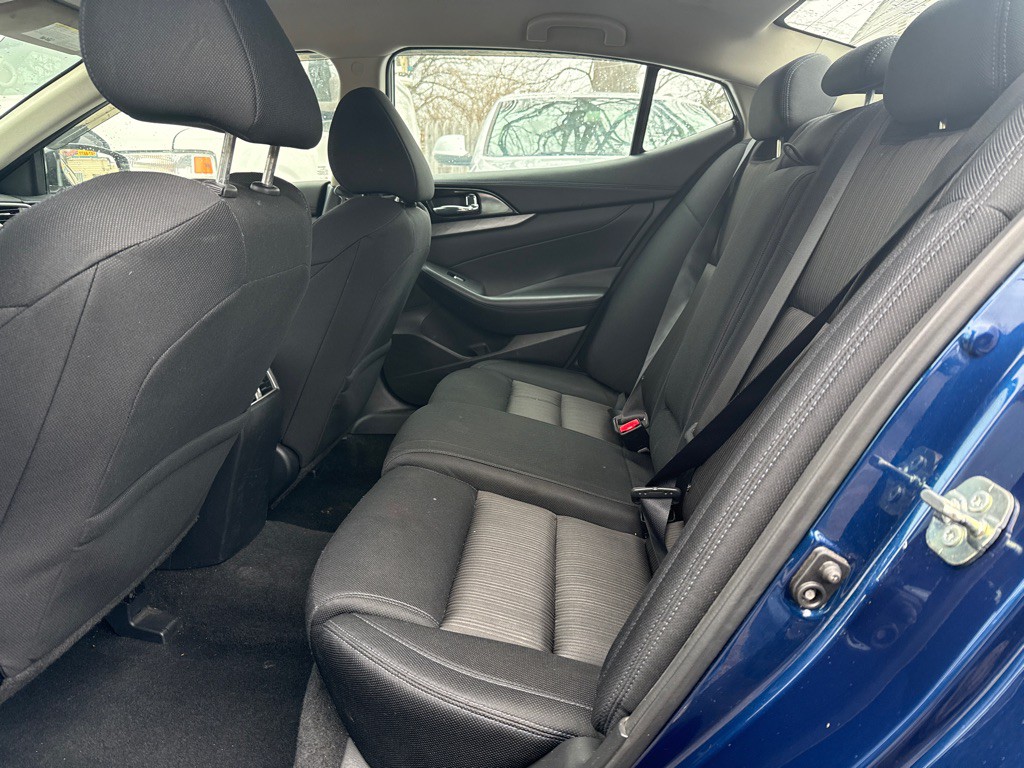 2017 Nissan Maxima Image 6