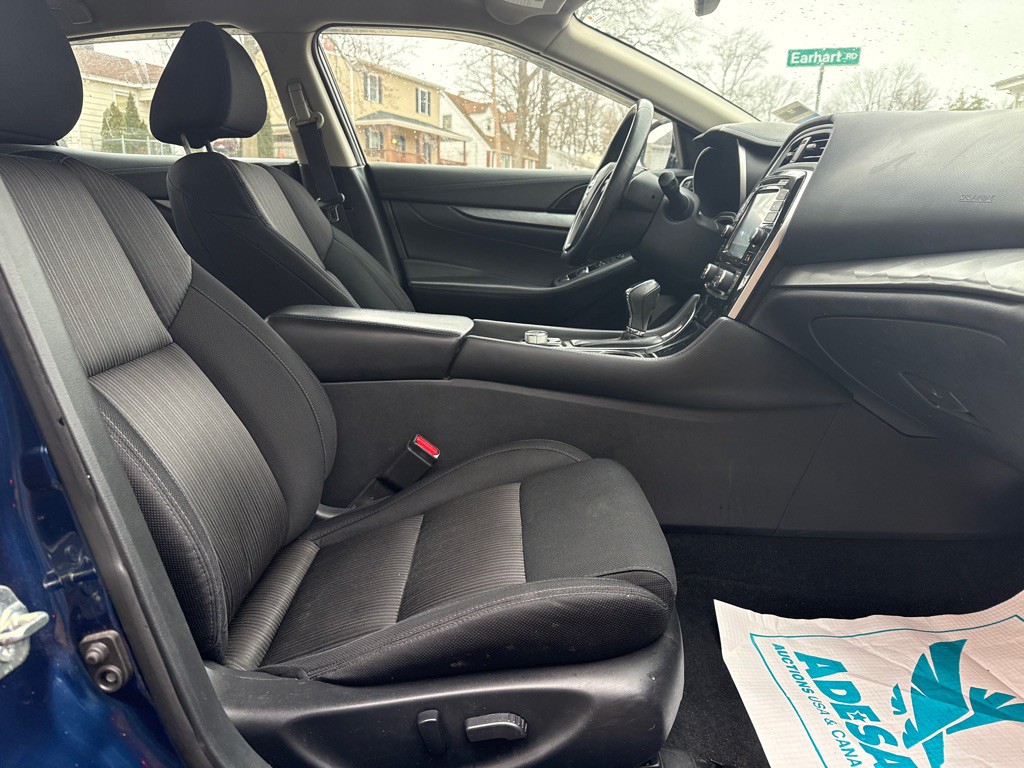 2017 Nissan Maxima Image 8