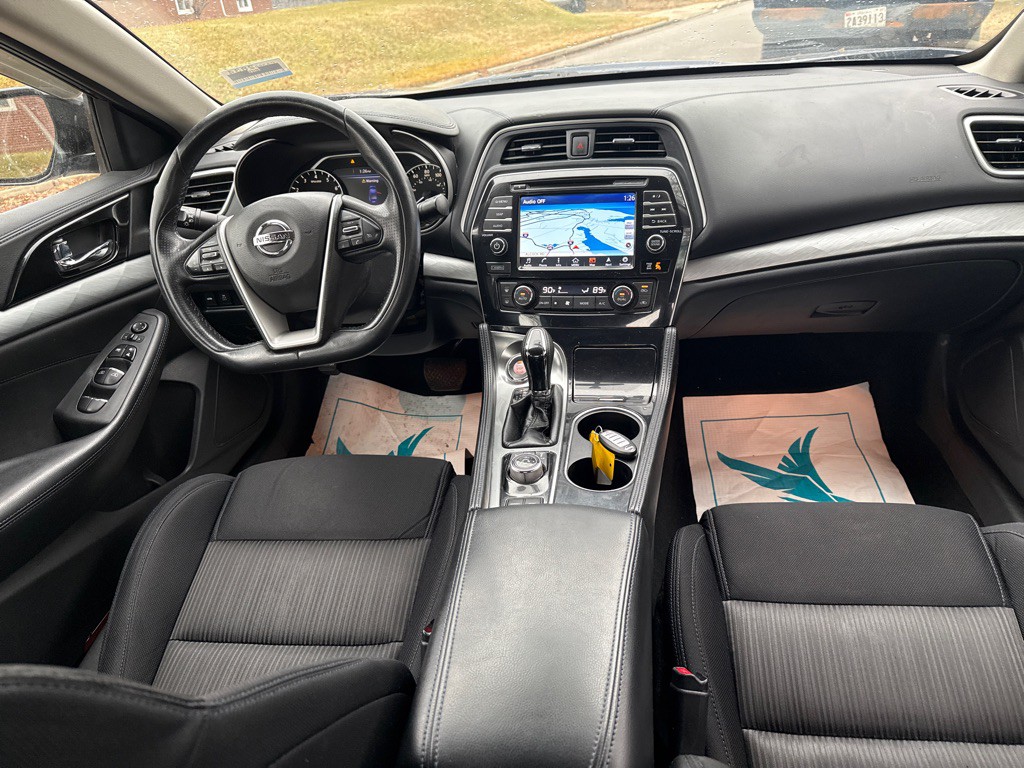 2017 Nissan Maxima Image 9