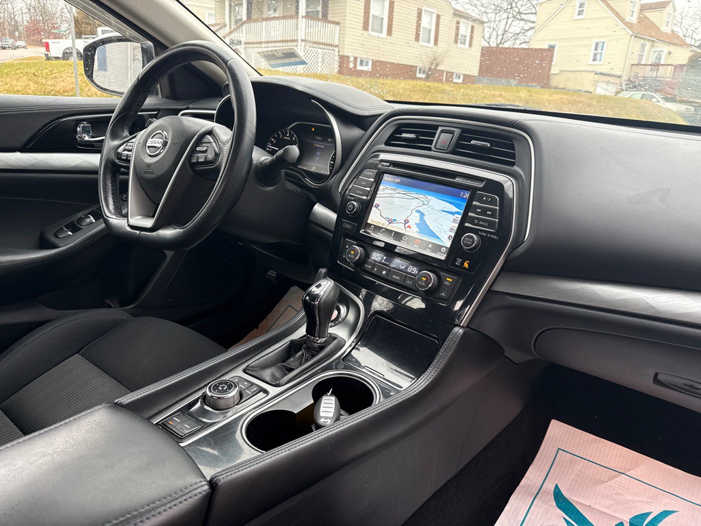 2017 Nissan Maxima Image 10