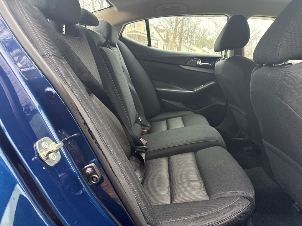 2017 Nissan Maxima Image 11
