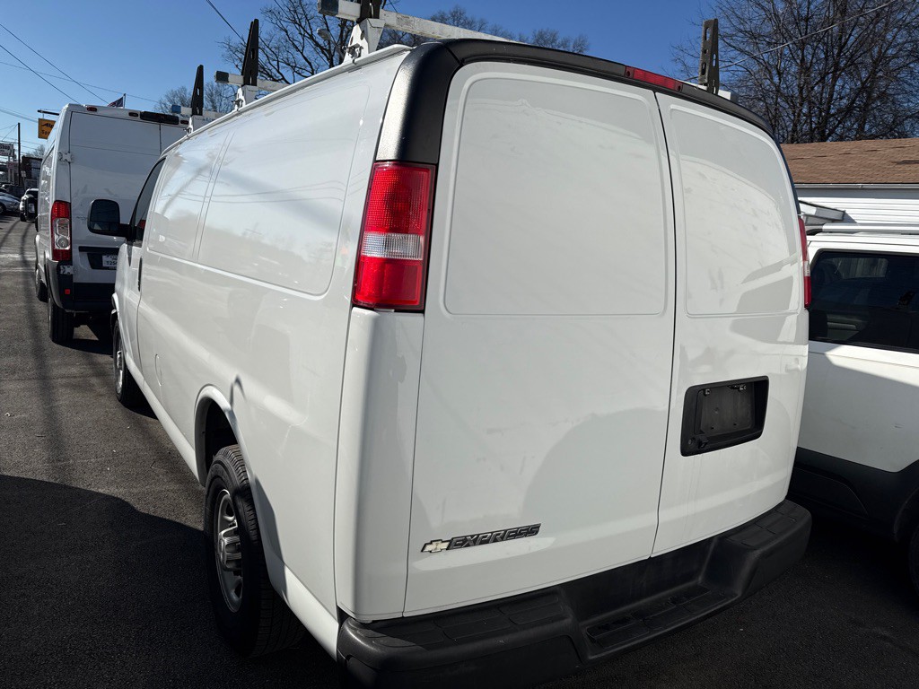 2019 Chevrolet Express Image 2