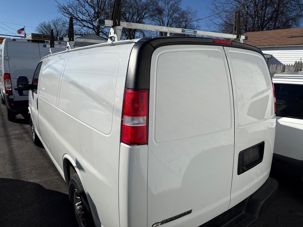 2019 Chevrolet Express Image 3