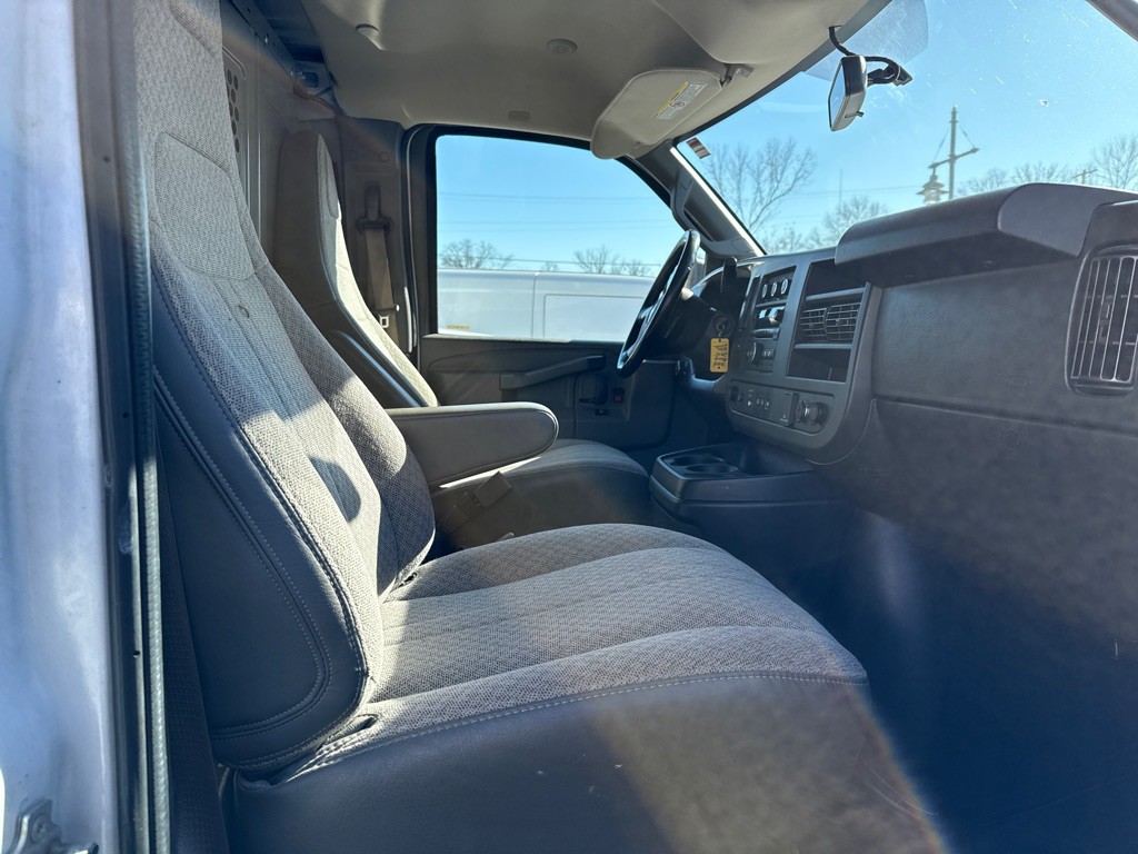 2019 Chevrolet Express Image 9