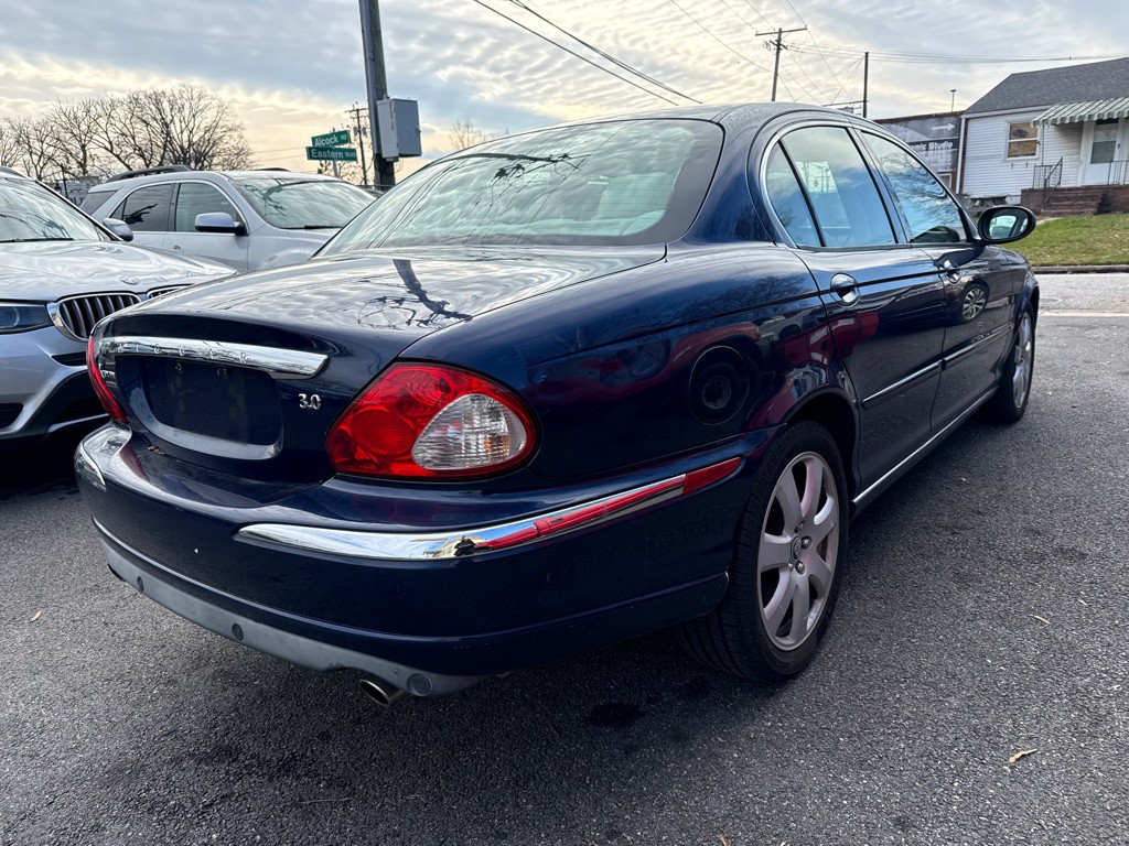 2004 Jaguar X-TYPE Image 2