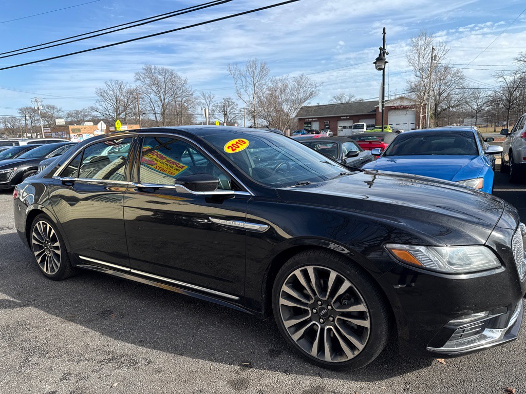2019 Lincoln Continental Image 1