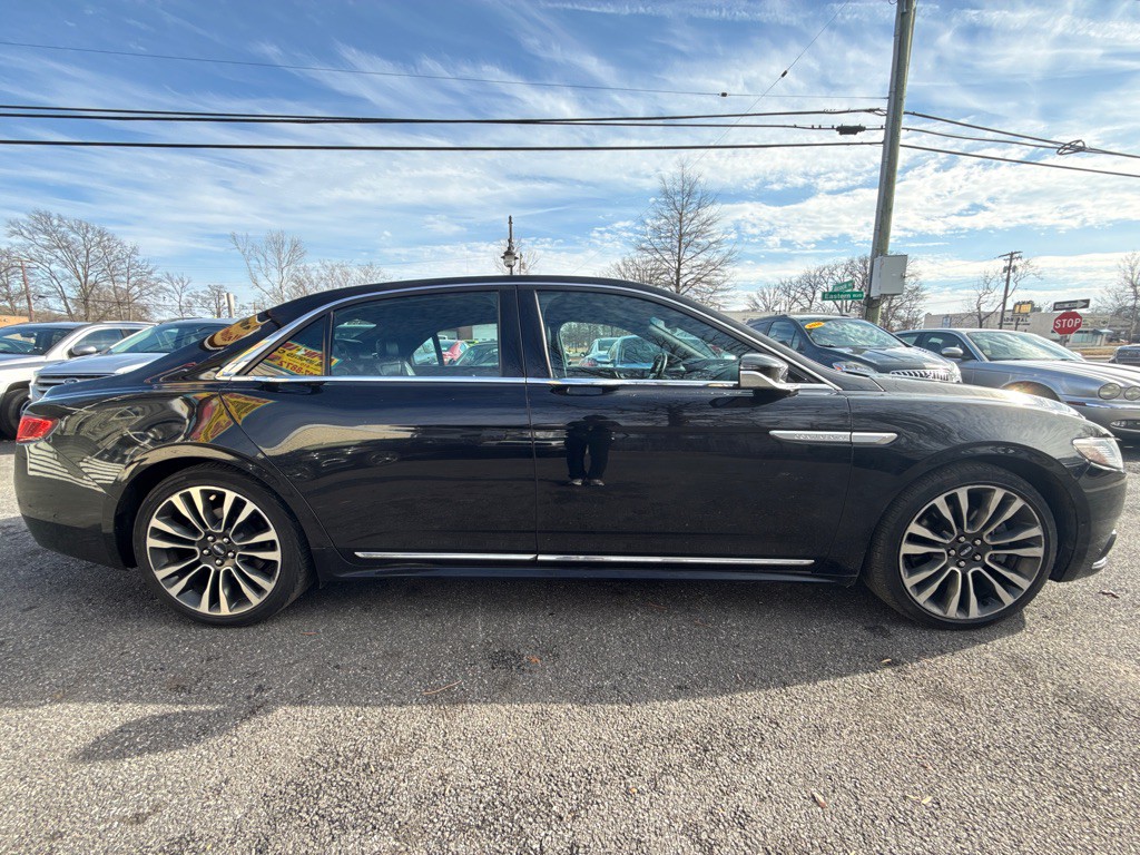 2019 Lincoln Continental Image 2