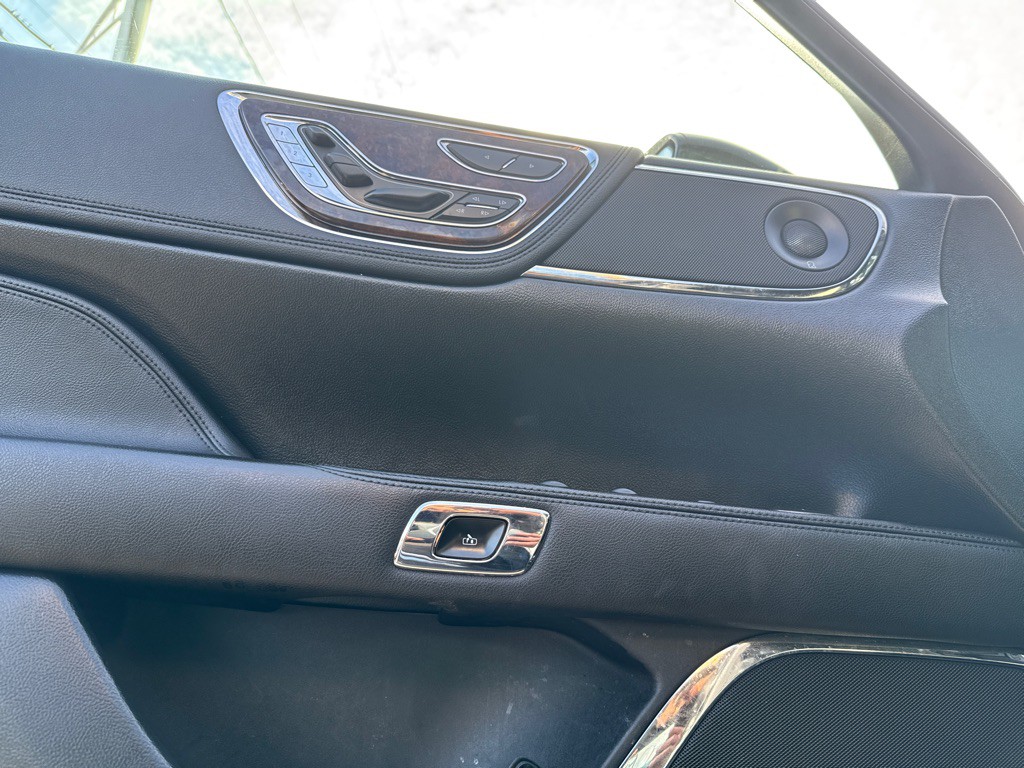 2019 Lincoln Continental Image 8