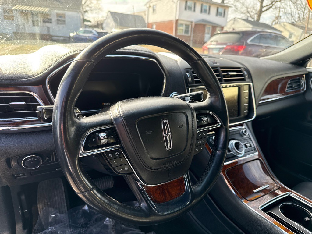 2019 Lincoln Continental Image 9