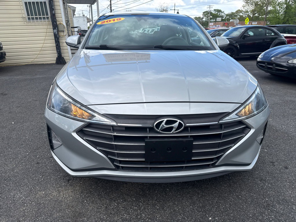 2019 Hyundai Elantra Image 3