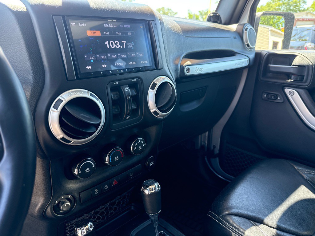 2014 Jeep Wrangler Unlimited Image 17
