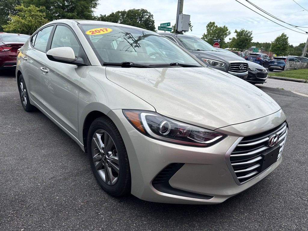 2017 Hyundai Elantra Image 3