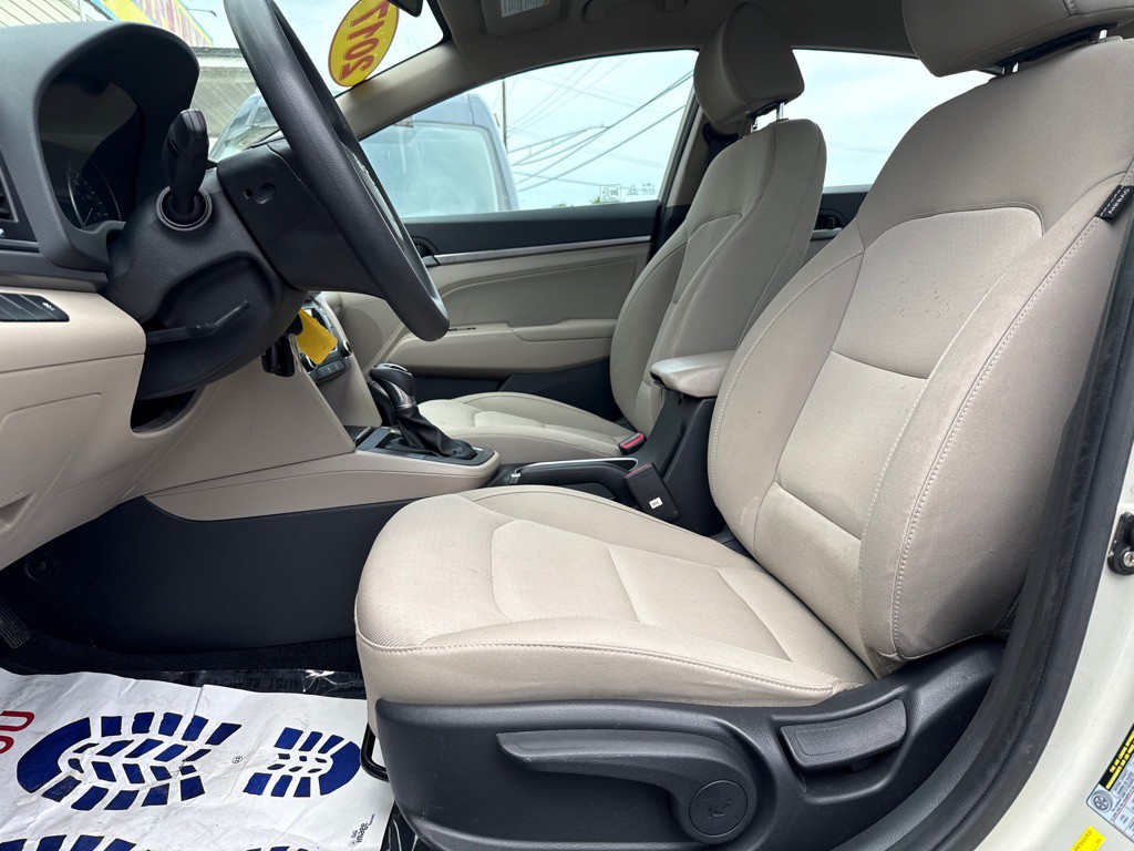 2017 Hyundai Elantra Image 4