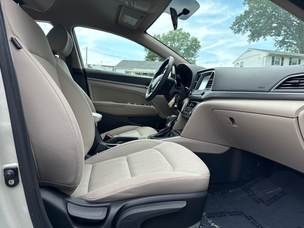 2017 Hyundai Elantra Image 6