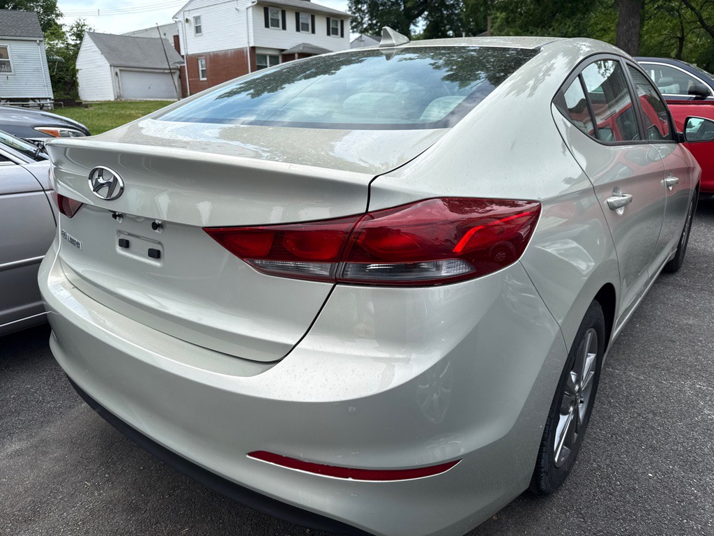 2017 Hyundai Elantra Image 10