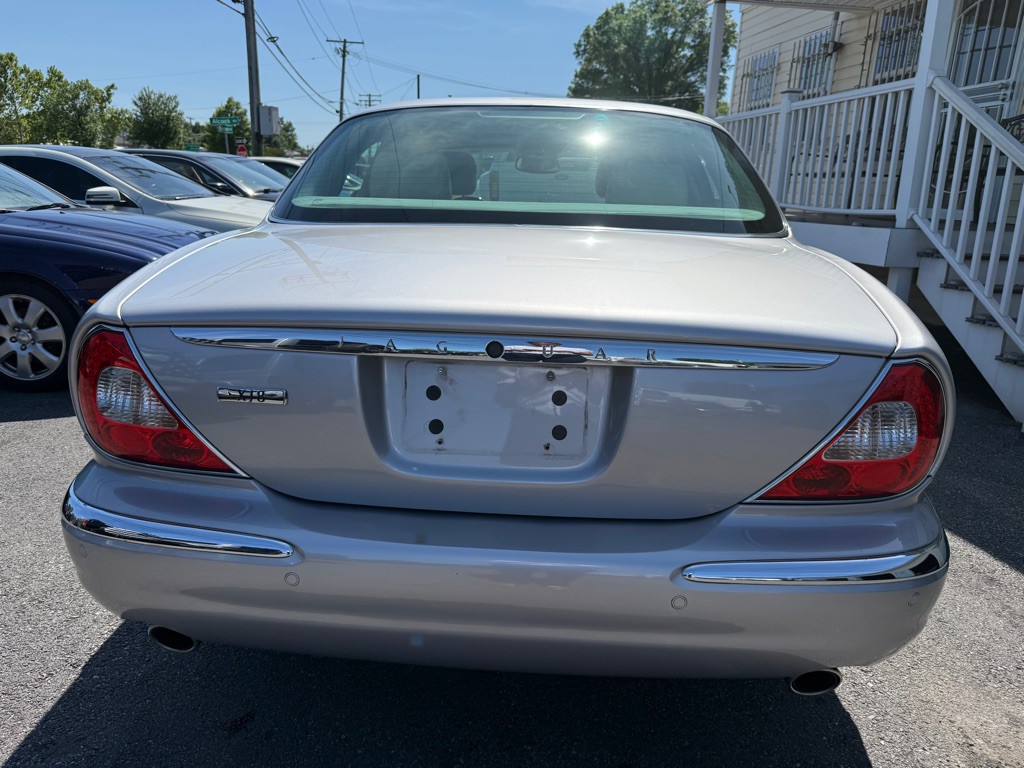 2004 Jaguar XJ Image 4