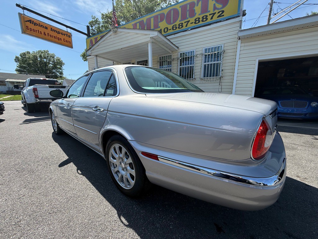 2004 Jaguar XJ Image 5