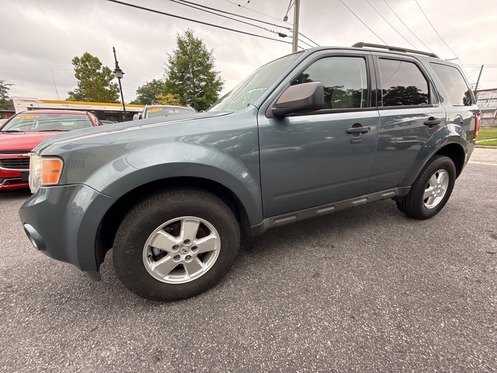 2010 Ford Escape Image 2