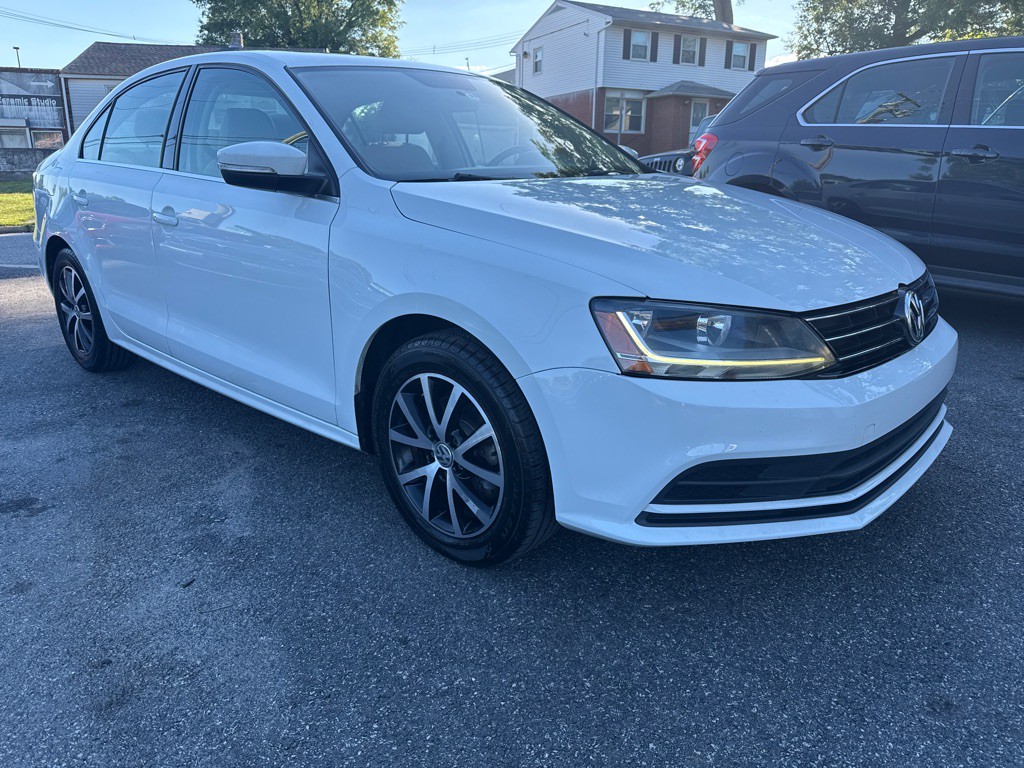 2017 Volkswagen Jetta Image 2
