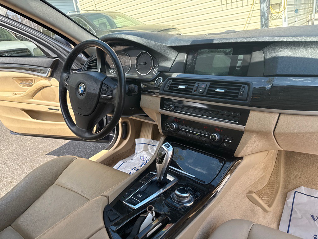 2013 BMW 5 Series Image 10