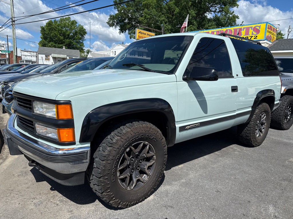 1996 Chevrolet Tahoe Image 1