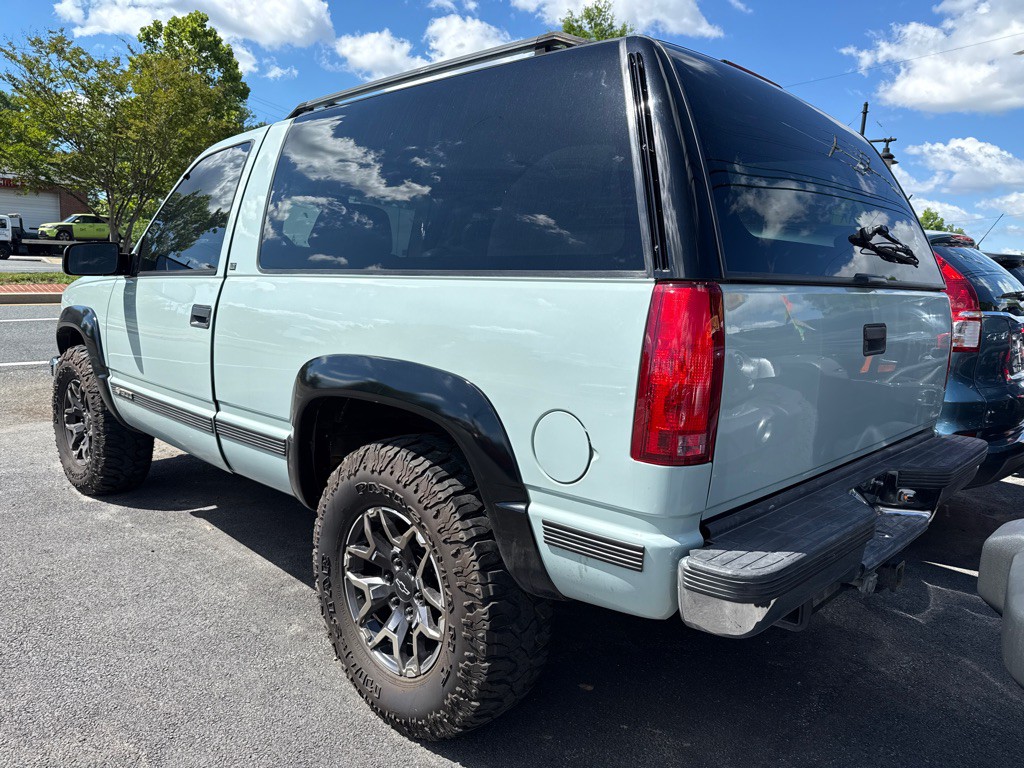 1996 Chevrolet Tahoe Image 2
