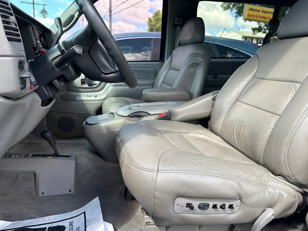 1996 Chevrolet Tahoe Image 3