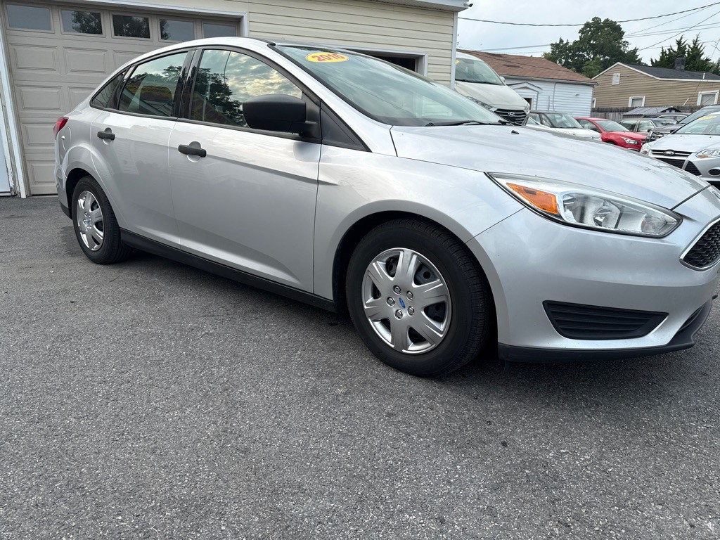 2016 Ford Focus Image 1