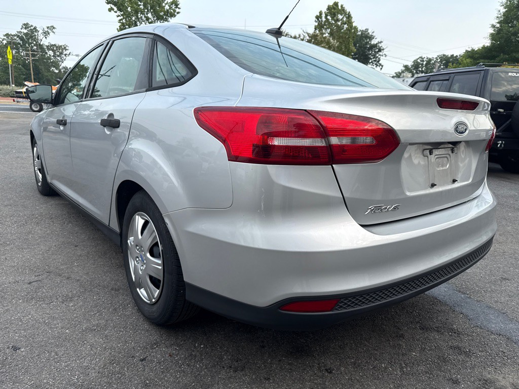 2016 Ford Focus Image 2