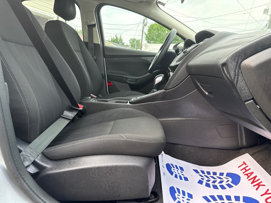2016 Ford Focus Image 5