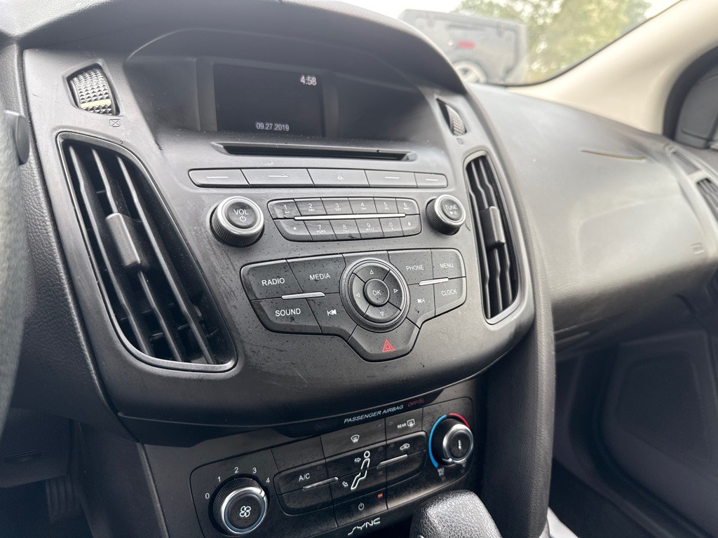 2016 Ford Focus Image 9