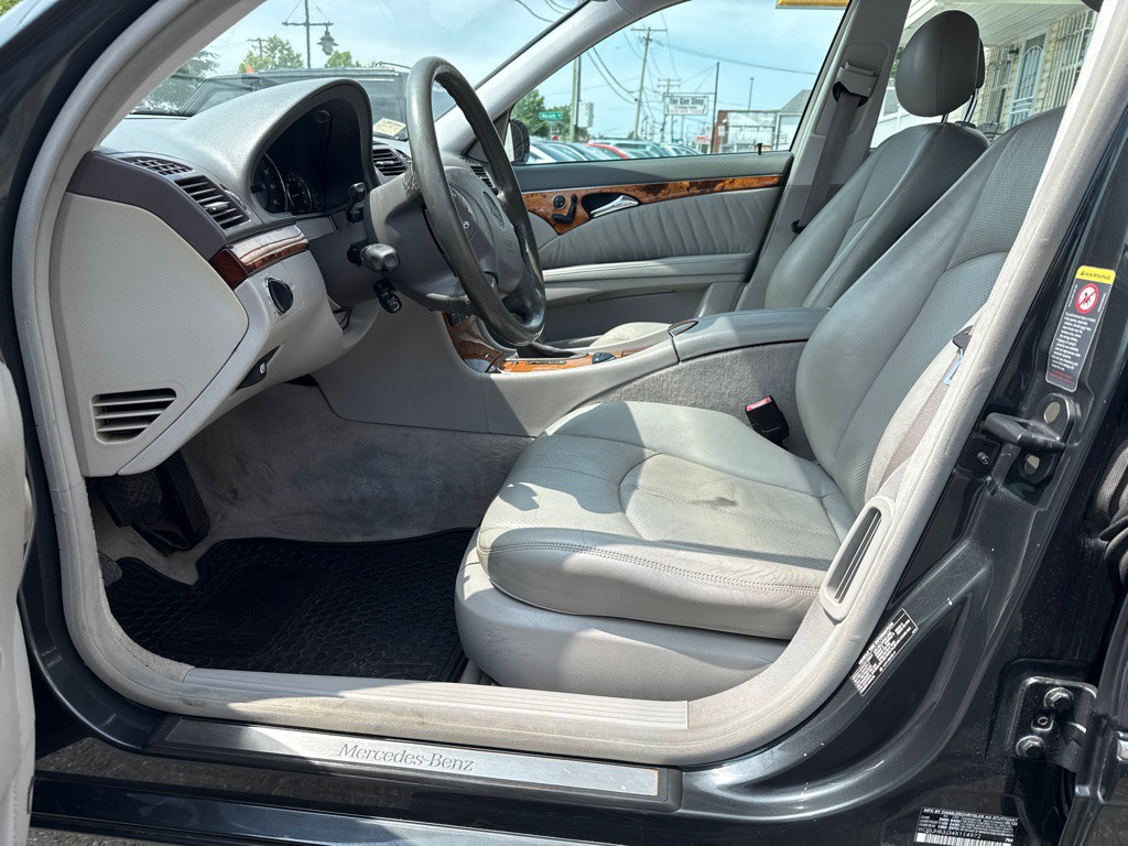 2004 Mercedes-Benz E-Class Image 8