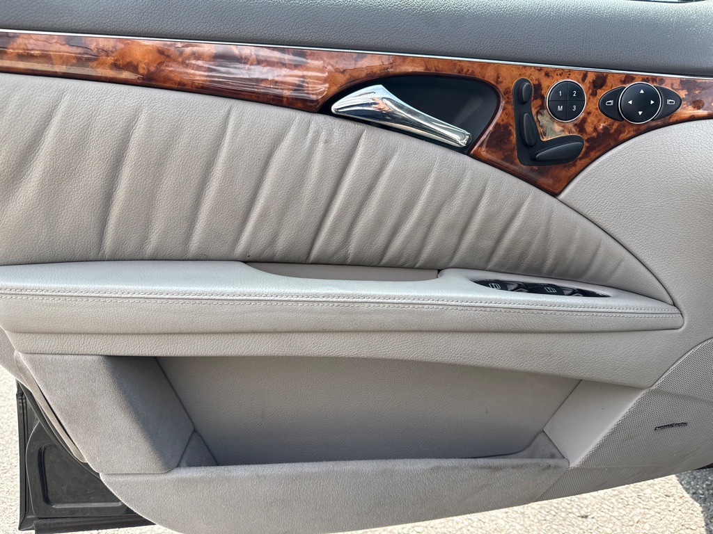 2004 Mercedes-Benz E-Class Image 9