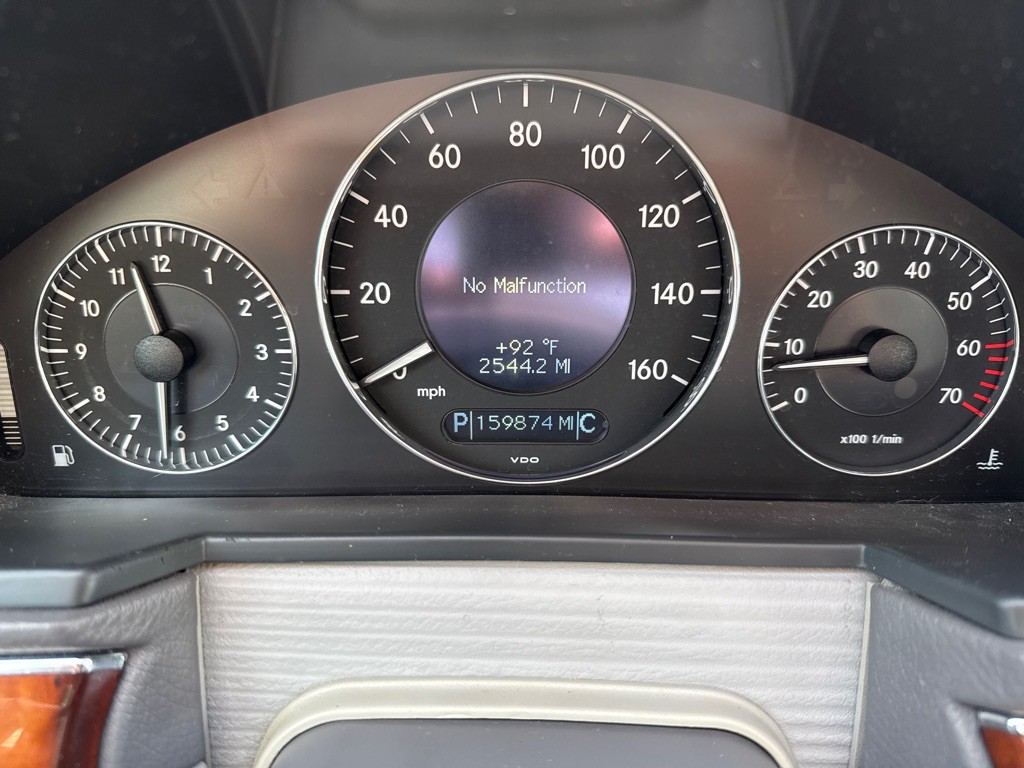 2004 Mercedes-Benz E-Class Image 10