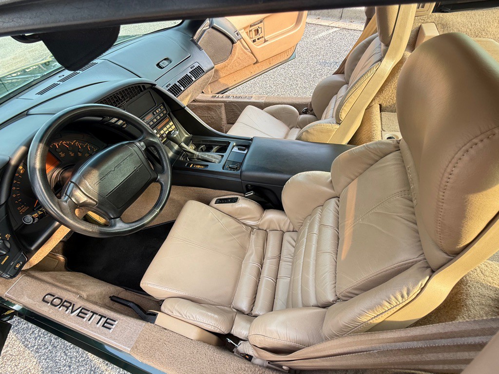 1992 Chevrolet Corvette Image 17
