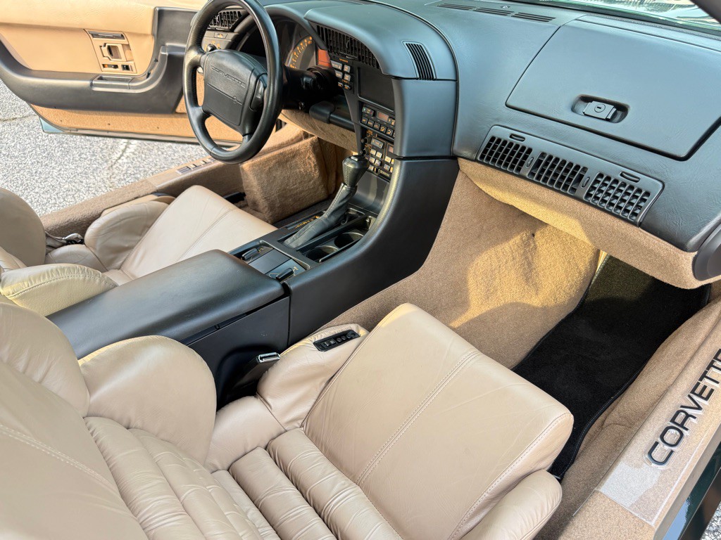 1992 Chevrolet Corvette Image 22