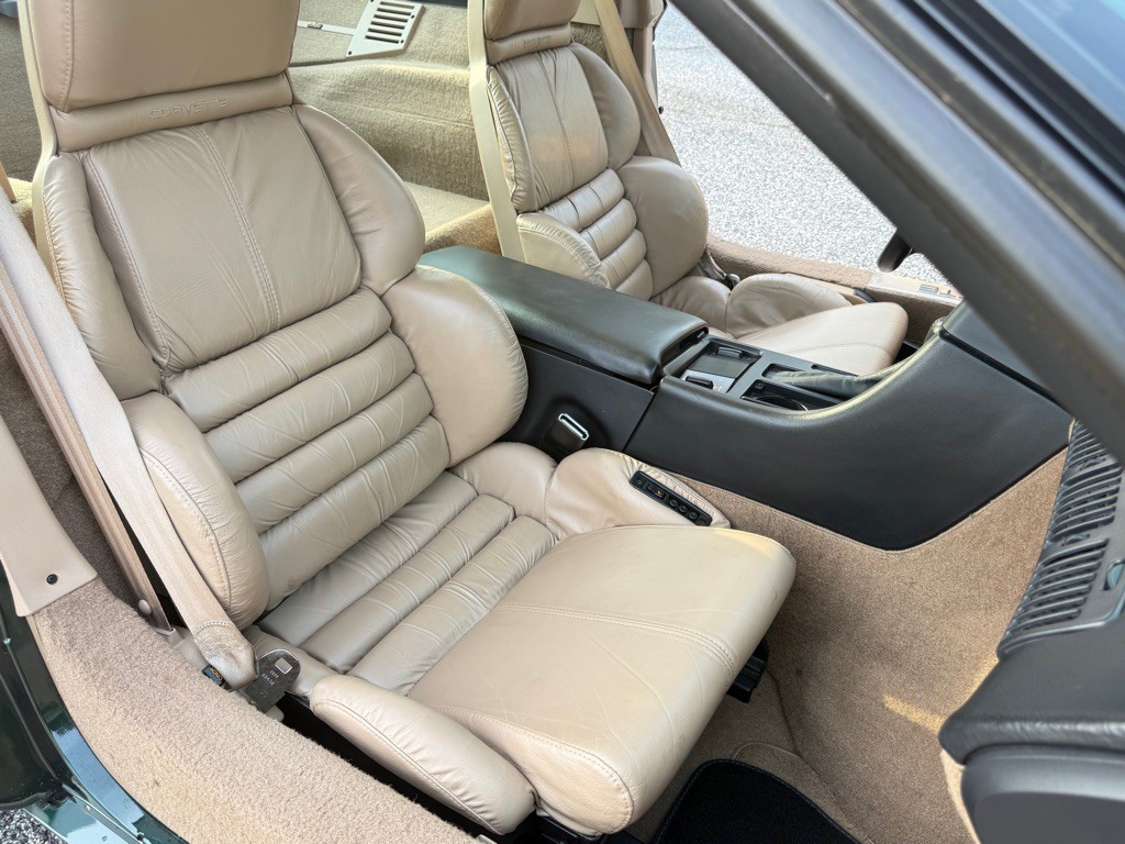 1992 Chevrolet Corvette Image 25