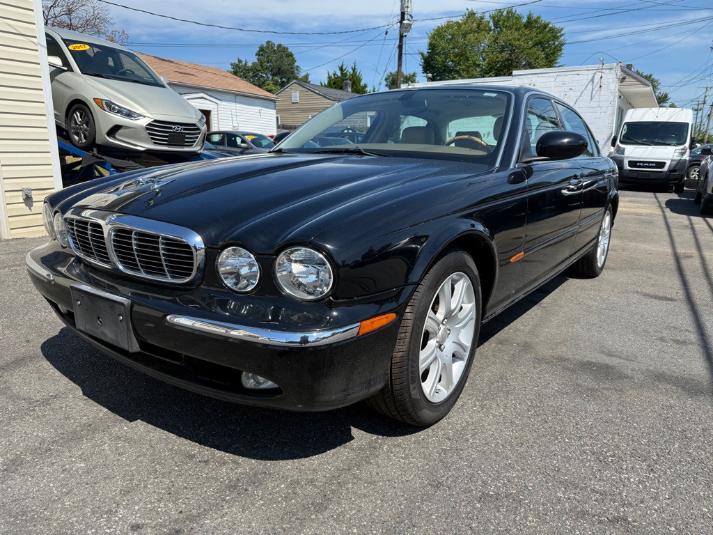 2005 Jaguar XJ Image 1