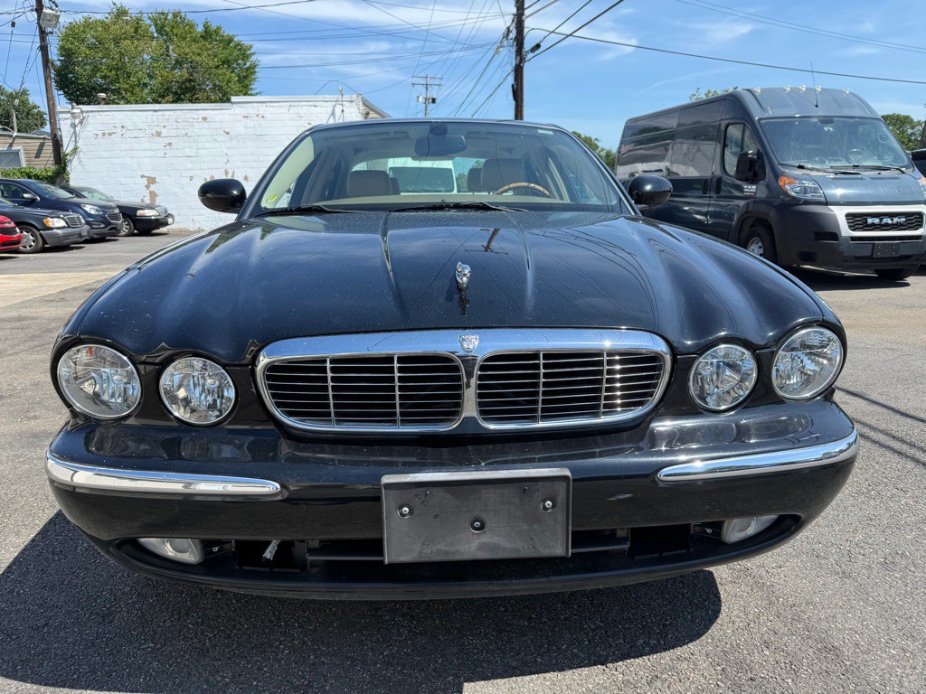 2005 Jaguar XJ Image 2